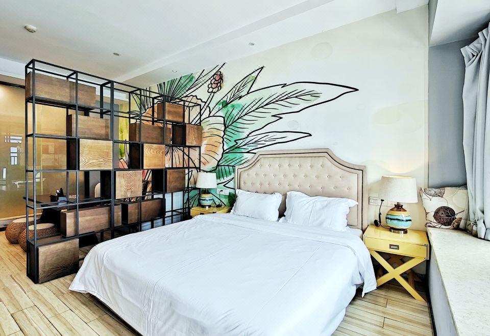 公馆大床客房-洗衣机+商务办公桌+高速吹风机