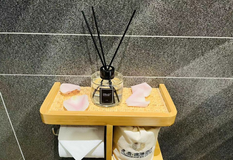 Jianguo HIDDEN Hotel (Nanjing Sun Yat-sen's Mausoleum Area Wutong Avenue)Family Room