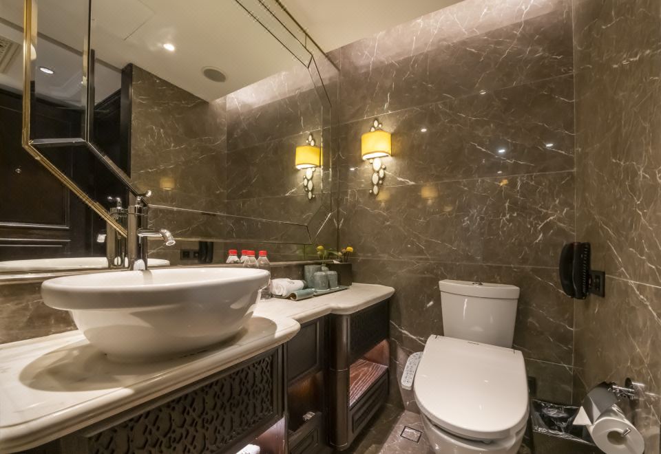 Hangzhou The New HotelHe Zhuang Lakeside Double Bed Room