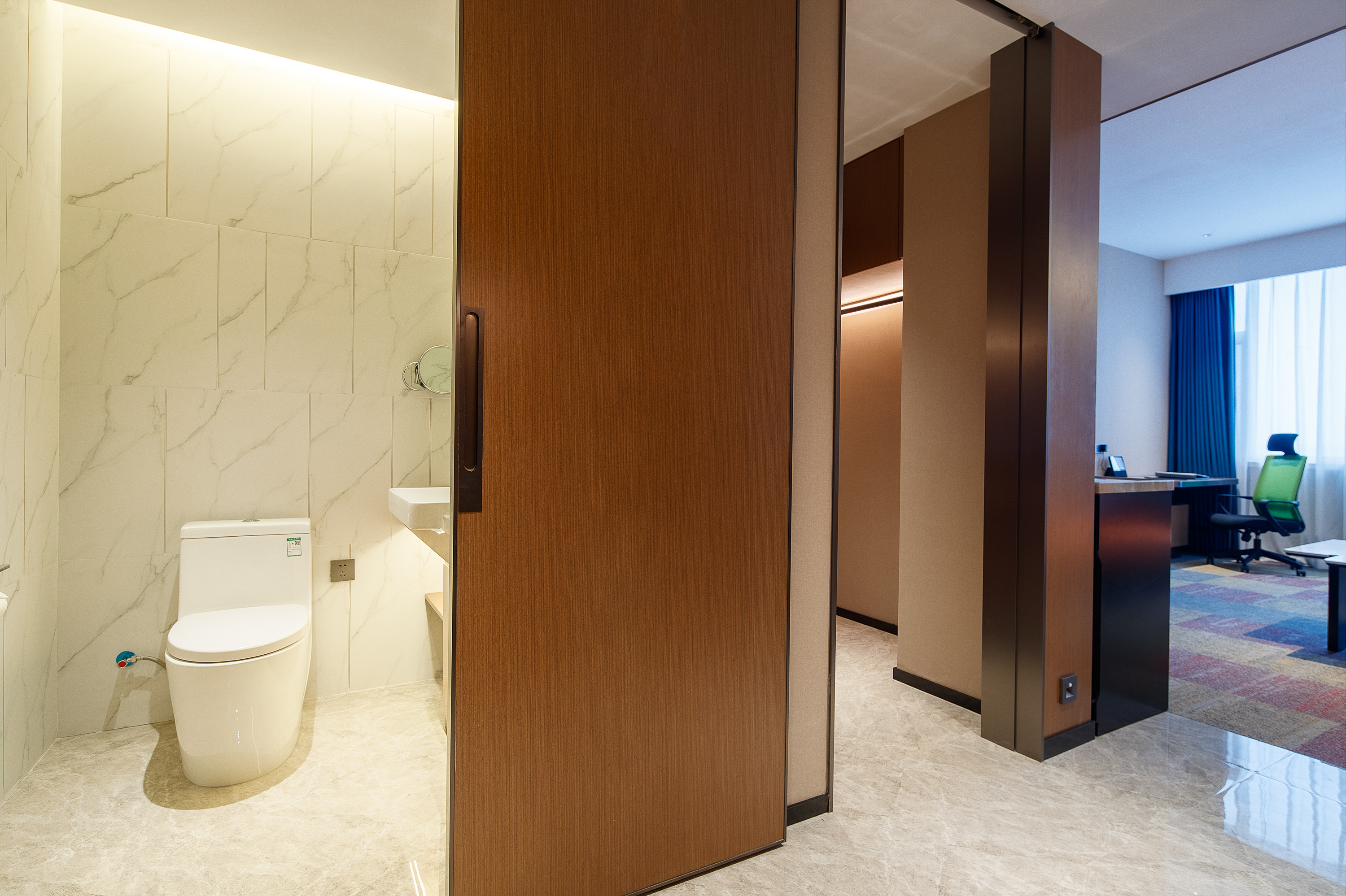 商务套房（智能语音客控）