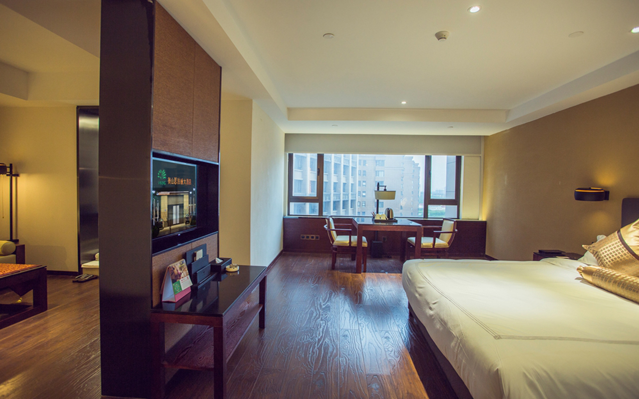 Deluxe Business Suite