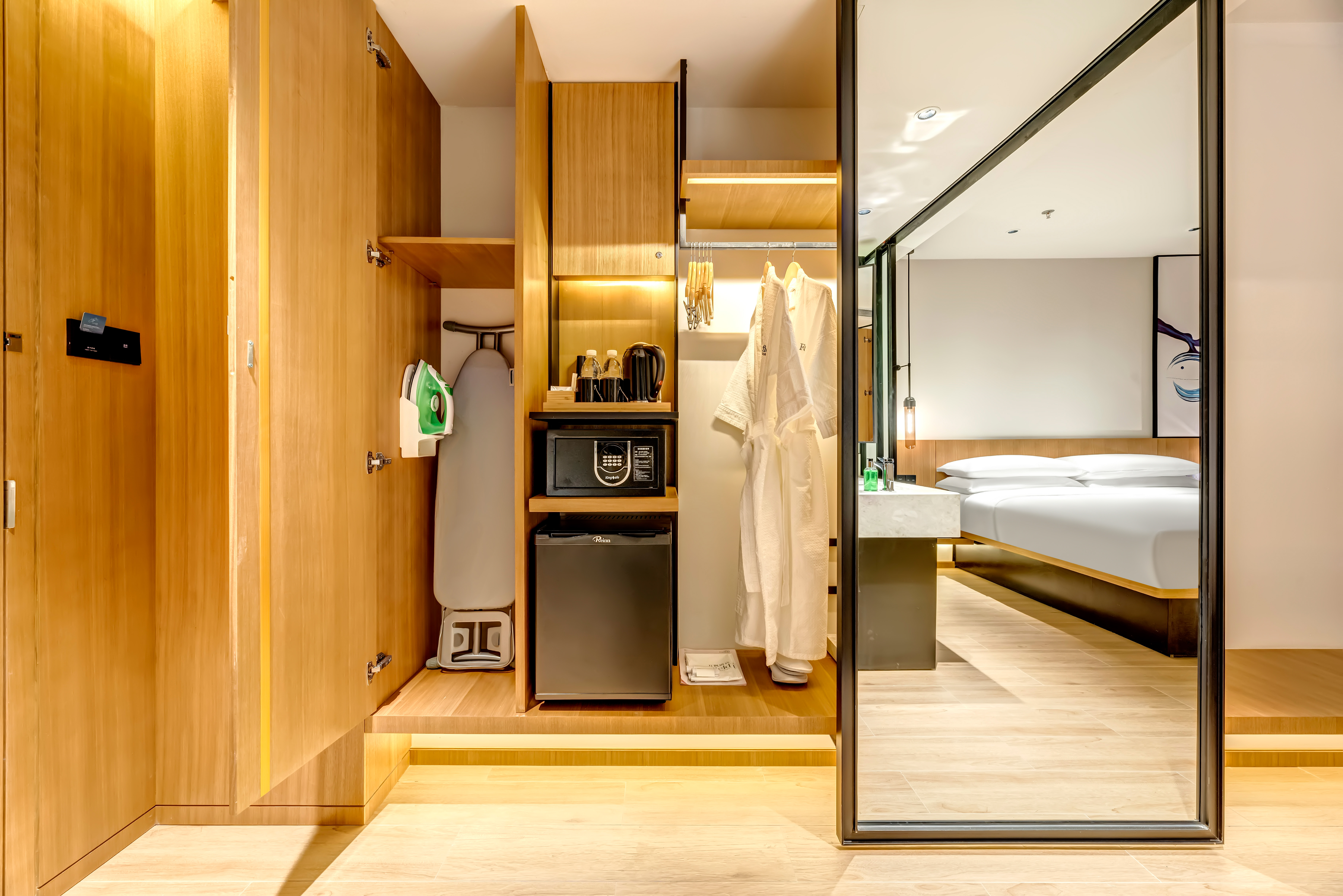 豪华大床房（舒达Serta床垫、华夫格Waffle床品、华夫格Waffle浴袍、冰箱）