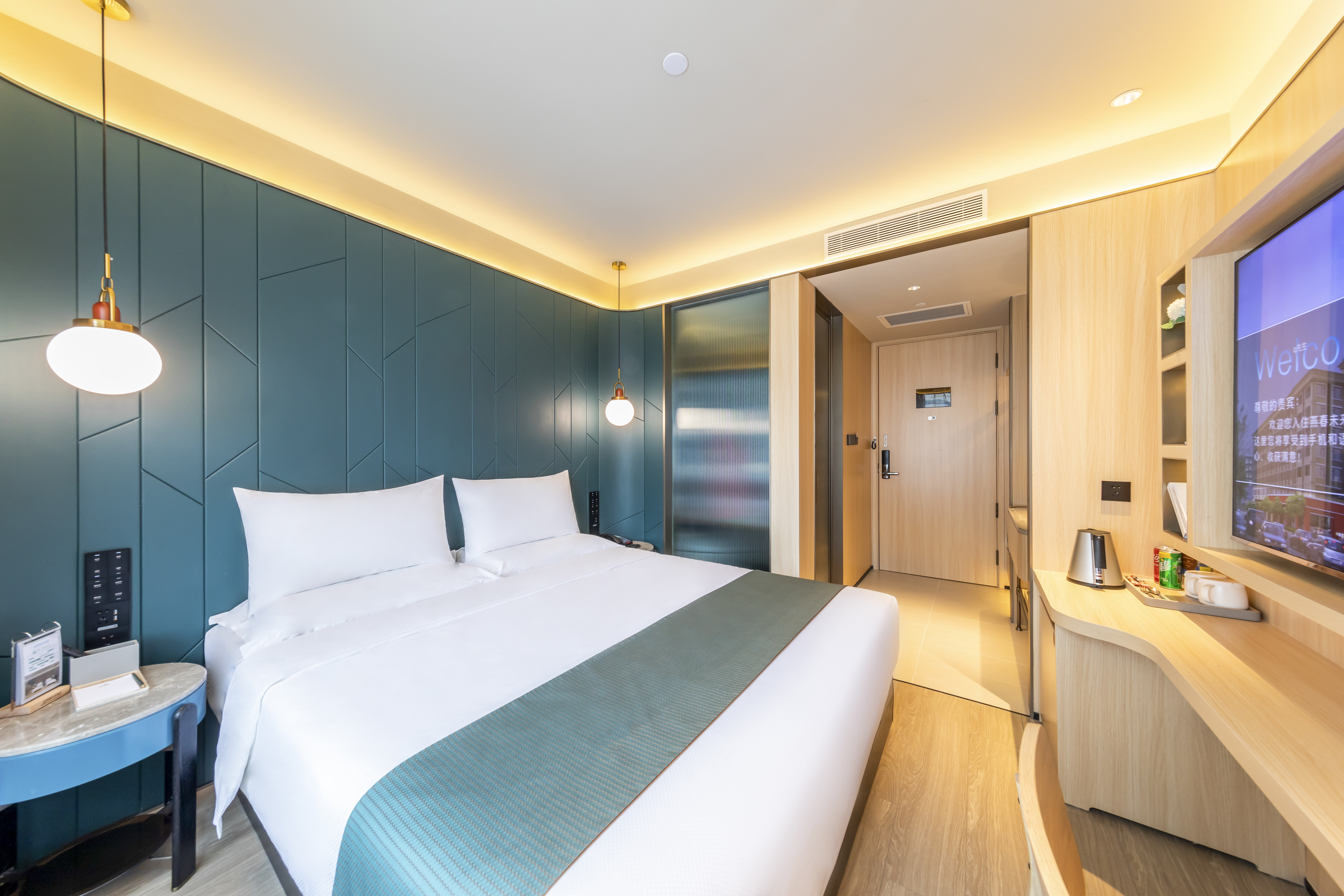 Yanchun future hotel雅緻大床房（智能客控+65寸投屏電視）