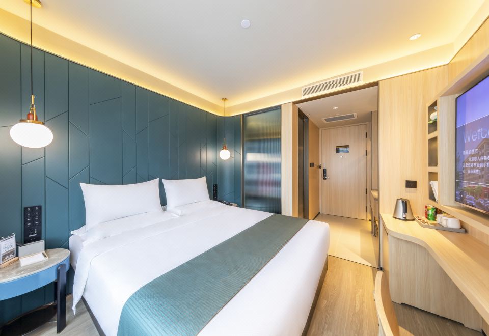 雅緻大床房（智能客控+65寸投屏電視）