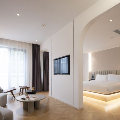 Charmy·園景浴缸奢闊露台套房 （園景浴缸|奢闊空間） AnanasPolaris安舍·佩樂裡飯店（欣都龍城北辰財富中心店）優惠