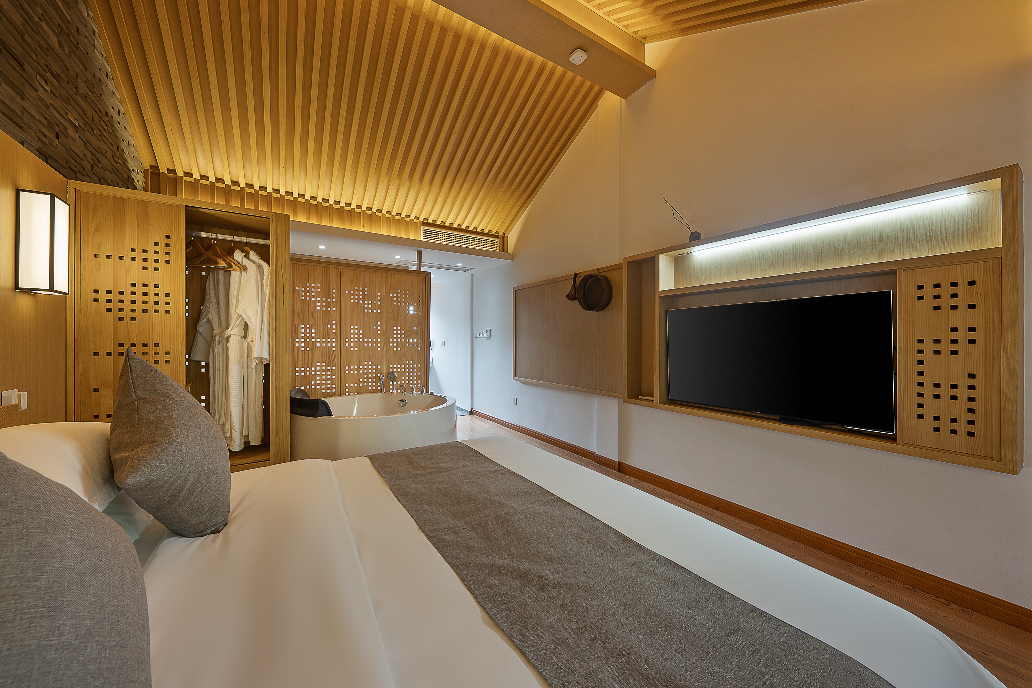 小楼枫情·Loft复式大床套房·按摩浴缸