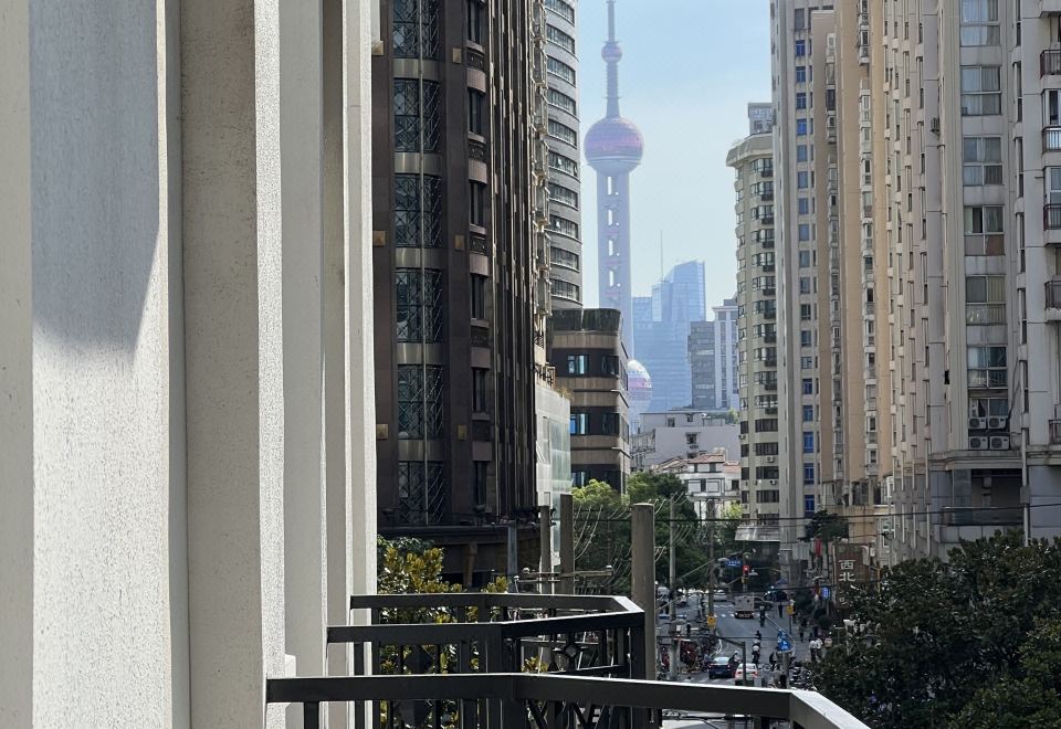 霓虹阳台双床房（东方明珠景观）