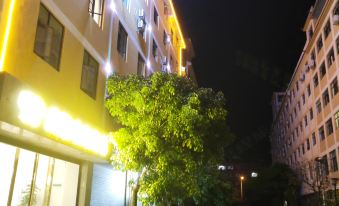 Luquan Midsummer Mingdu Hotel