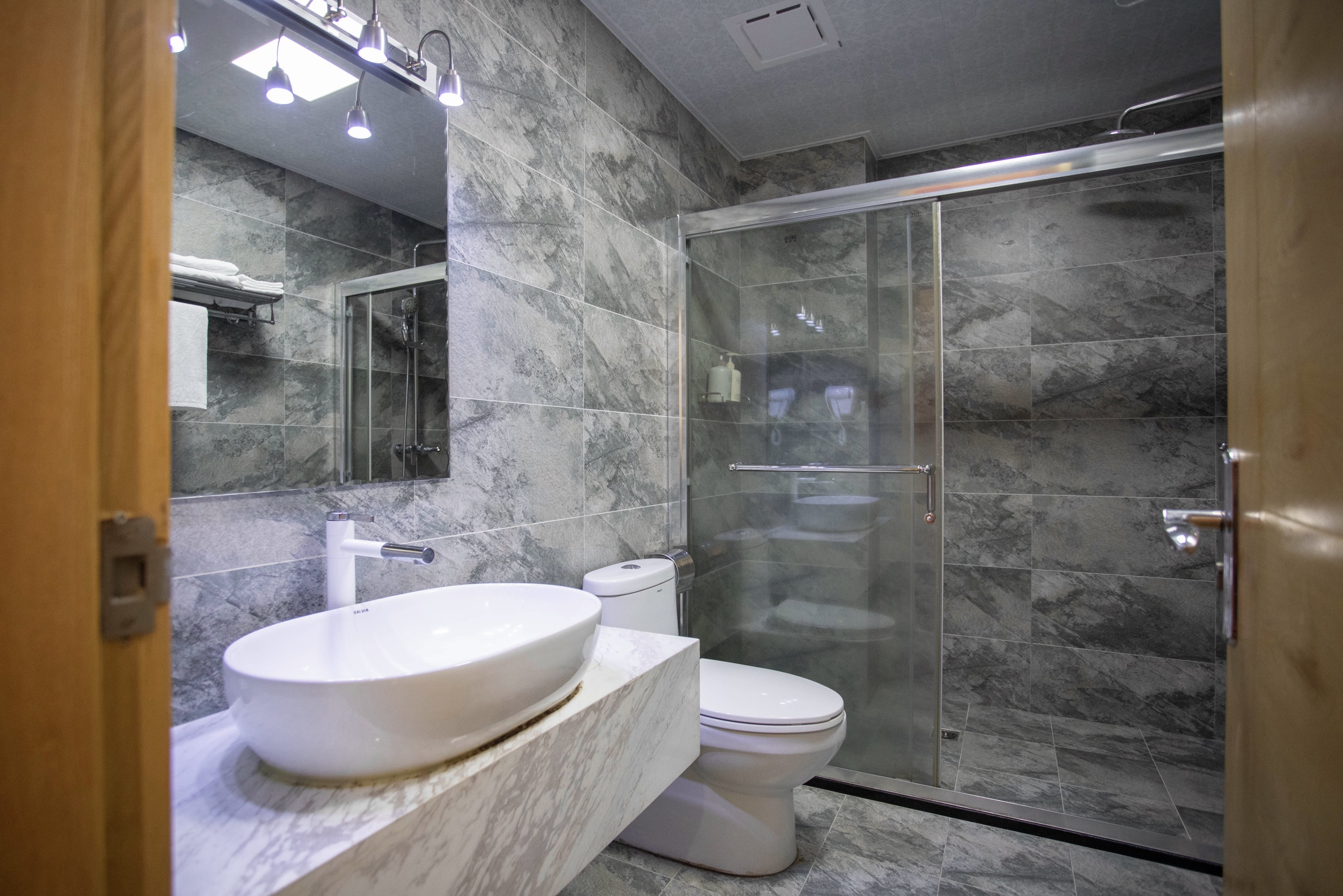 皓月千里大床房