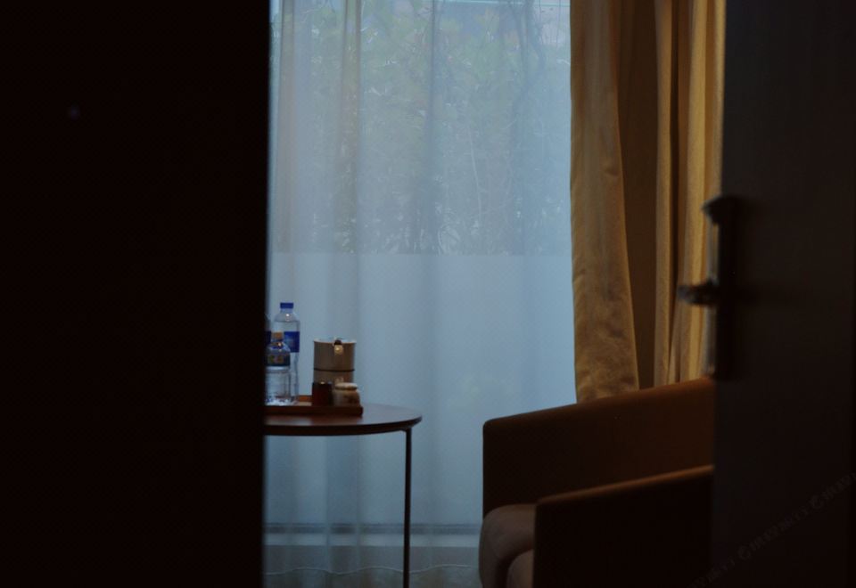 花園行政雙臥套房+2室1廳3衞+戶外露臺+宜人山色