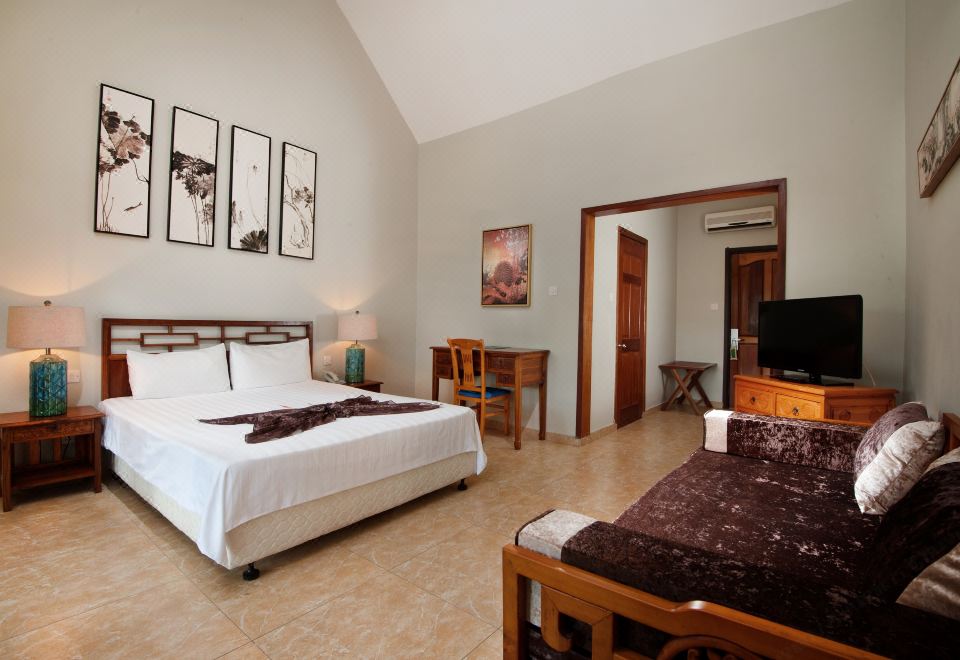 家庭间 - 2名成人和2名小童（4-12岁）