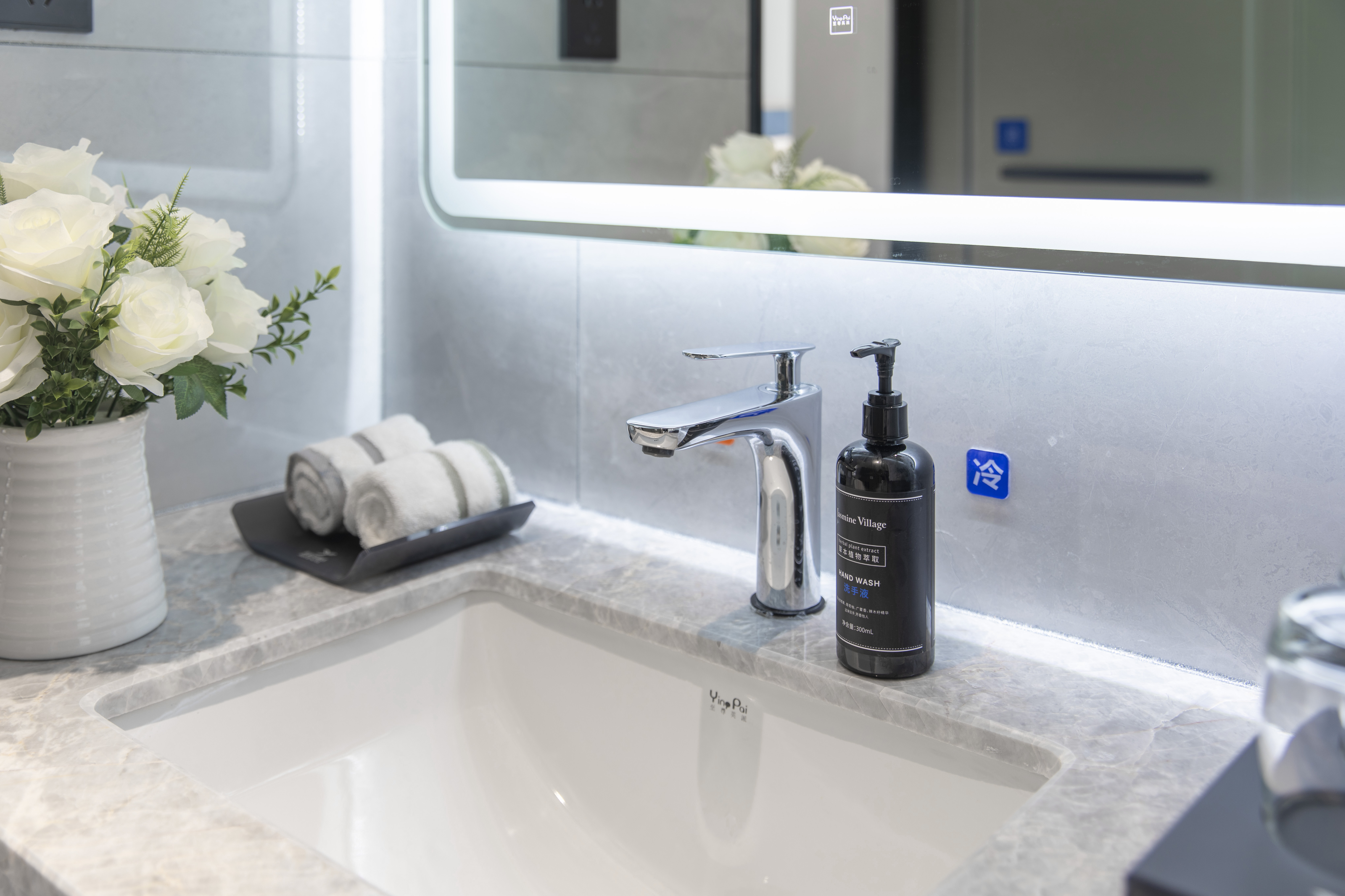 高级大床房（智能客控-落地窗）