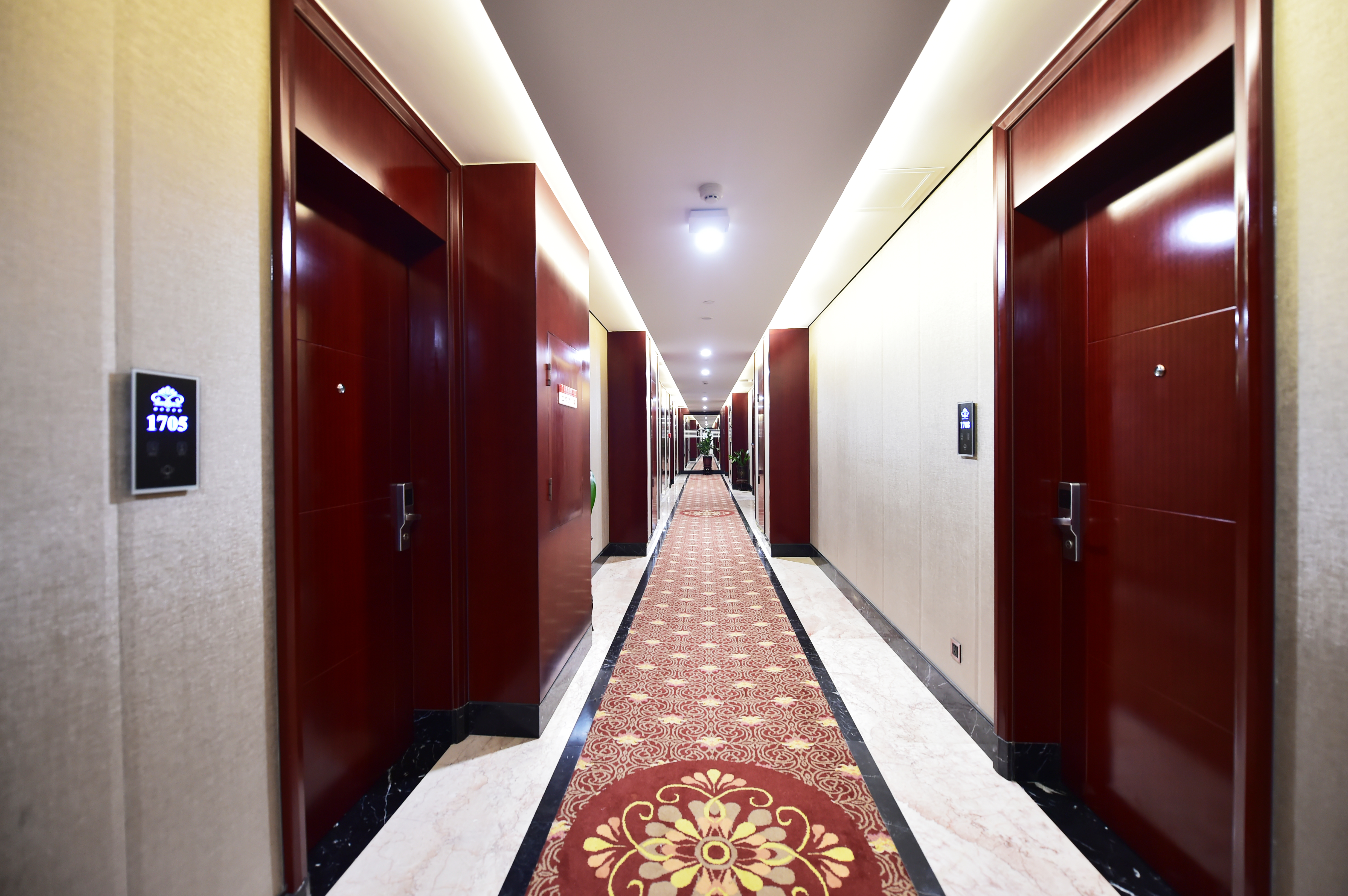 甄選行政大床房