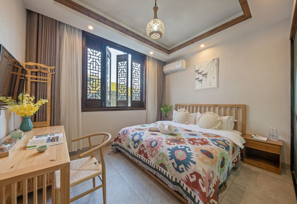 Huahan Double Bed Room