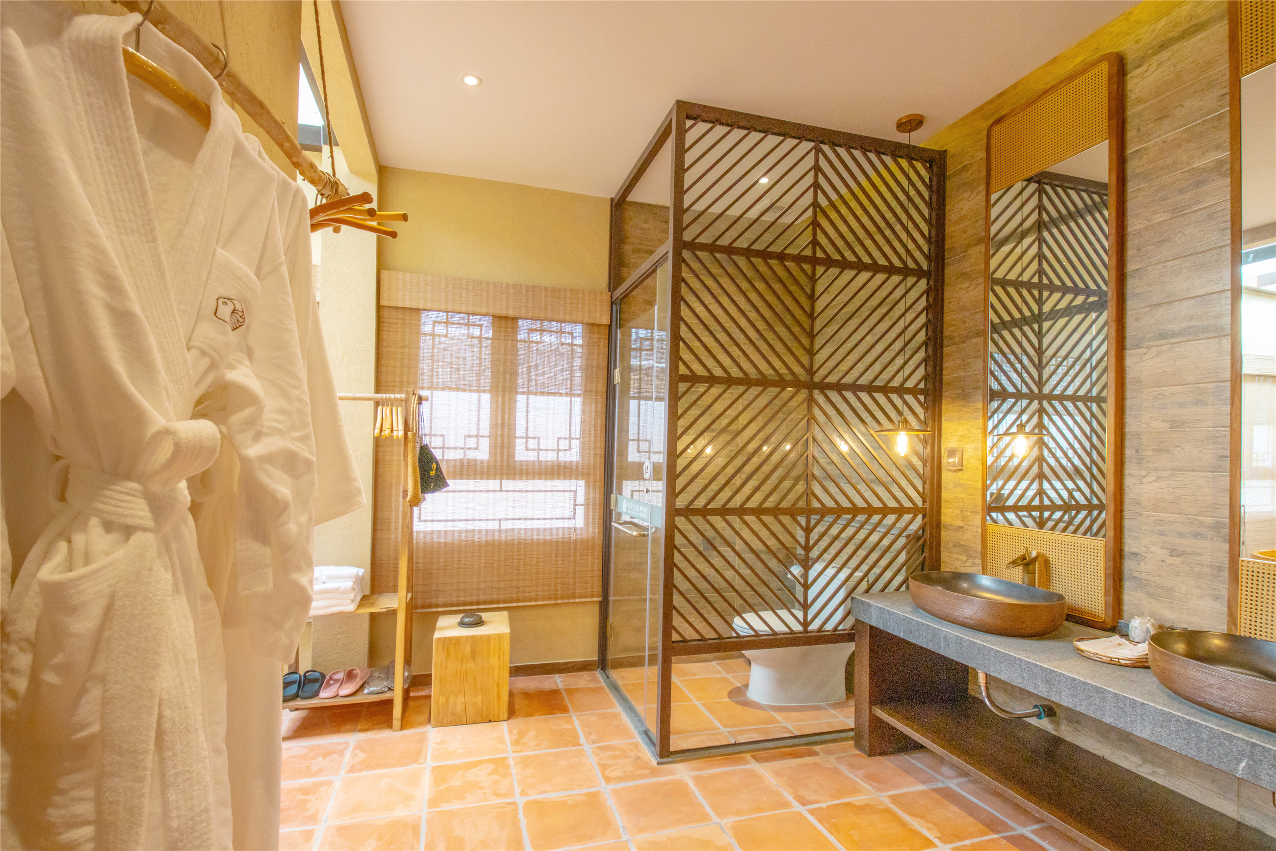 独栋河畔两房一厅别墅（烧烤庭院）