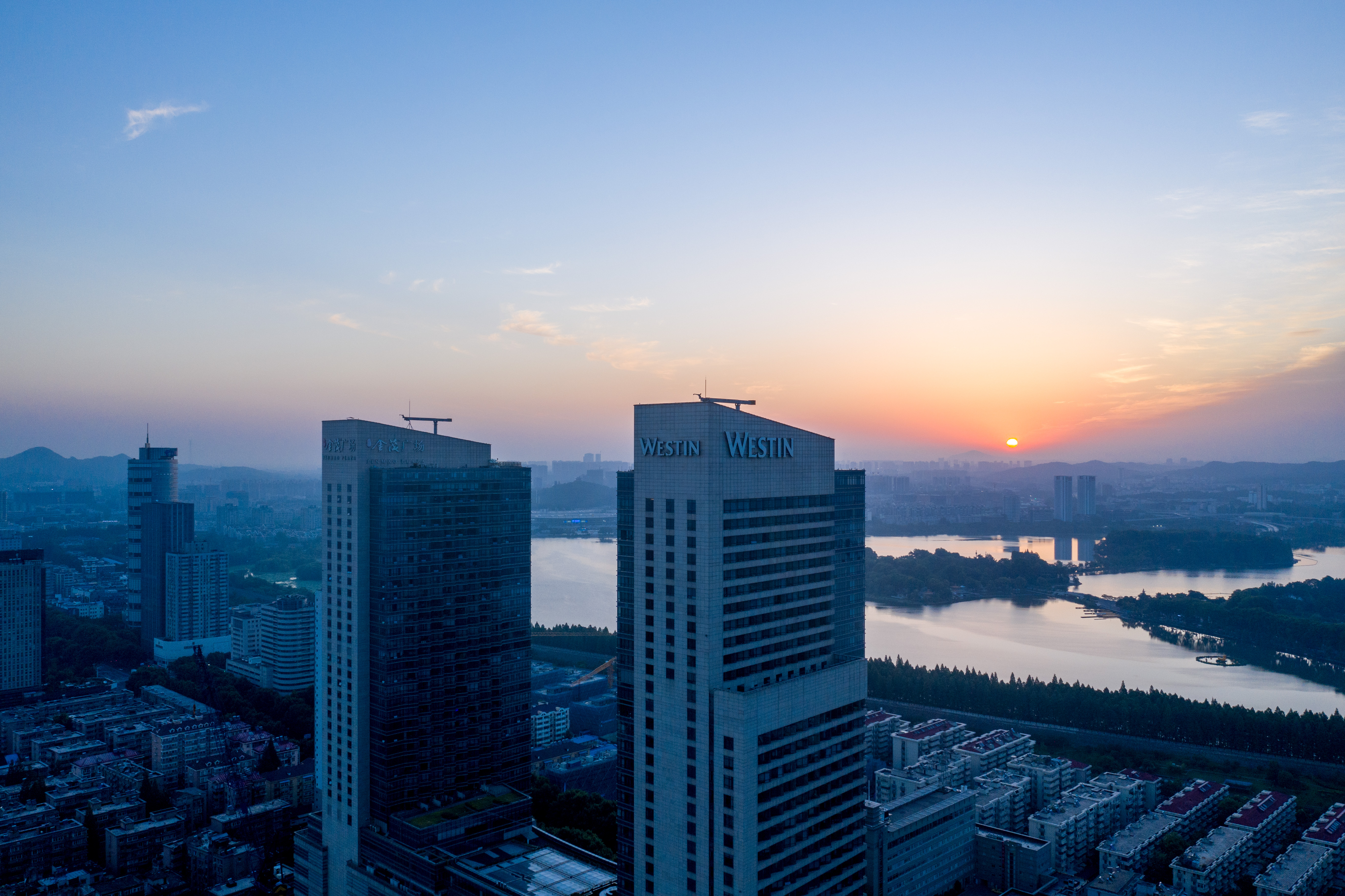 豪华景观大床房·览魅力山景