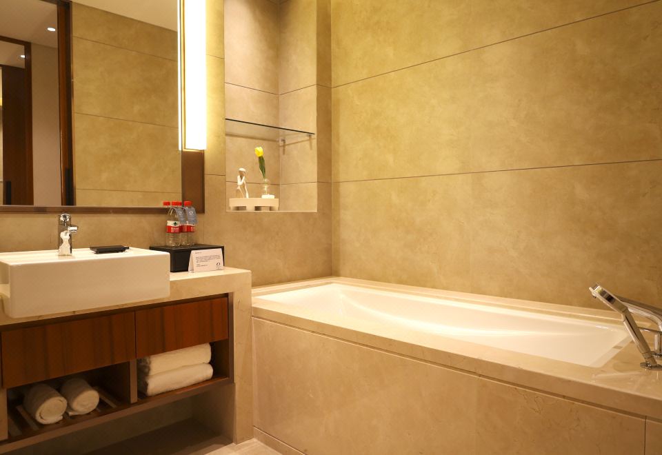 Oakwood Premier TongluStudio Deluxe Twin