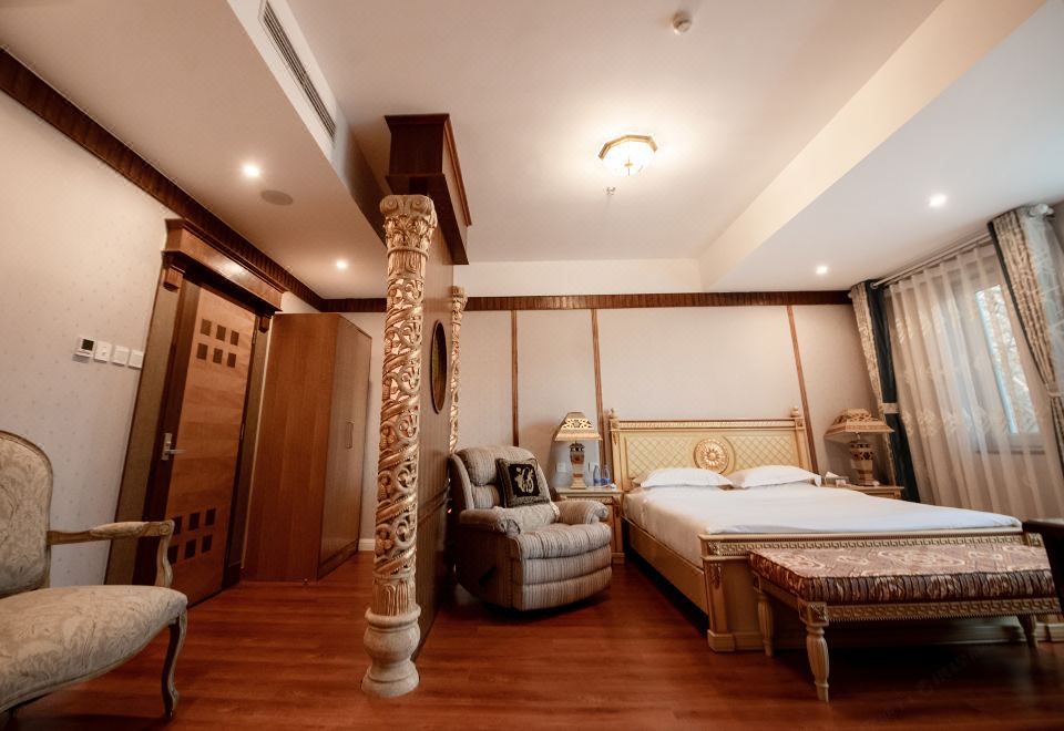 白宫（私人KTV+泳池+独立厨衞+汤泉泡池）