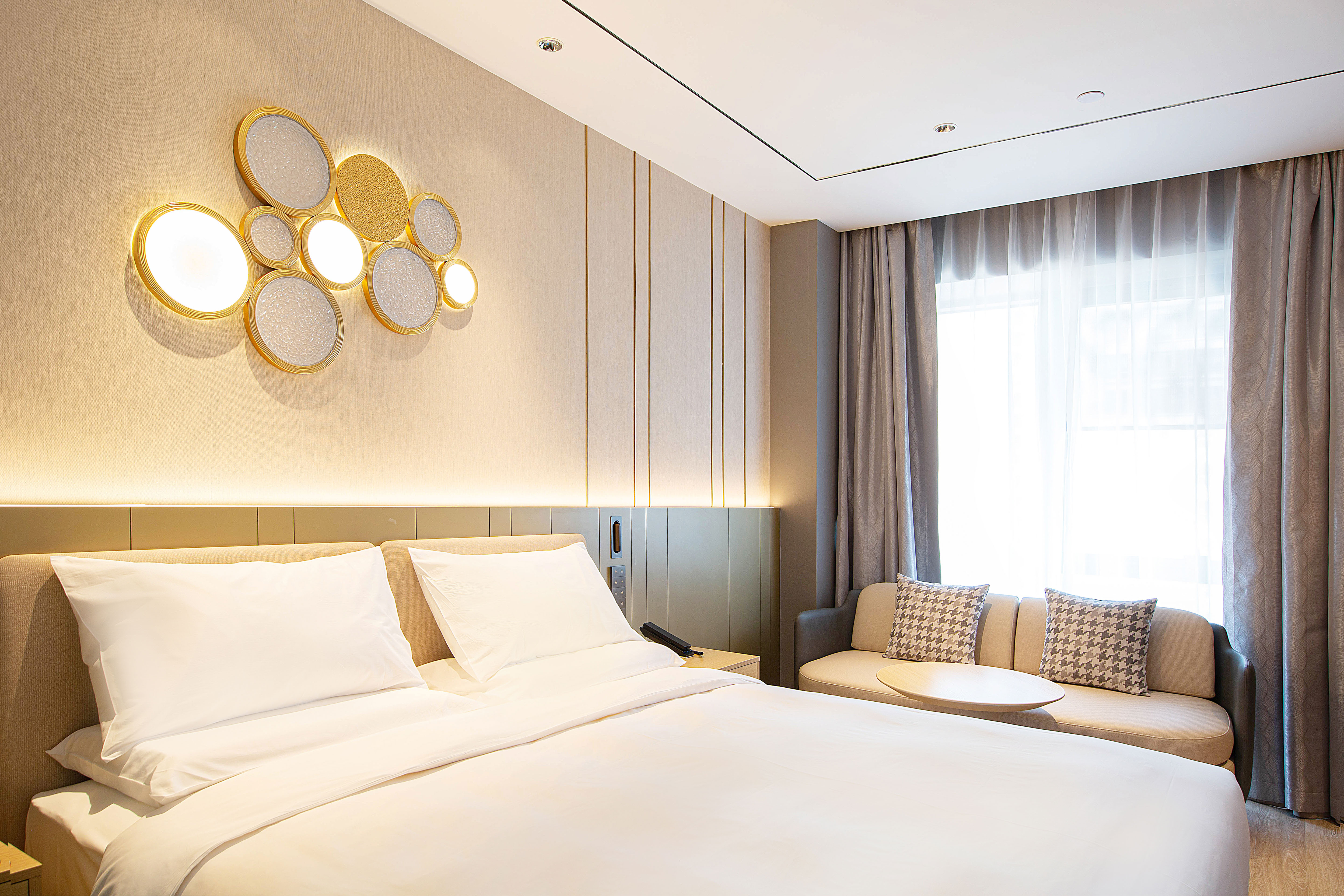 月若流金景观大床房（65寸投屏|观滇落日|冰箱加湿器）