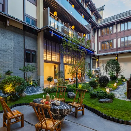 Quxiang Yazhu Chufeng Courtyard Homestay (Jiuge Alley)