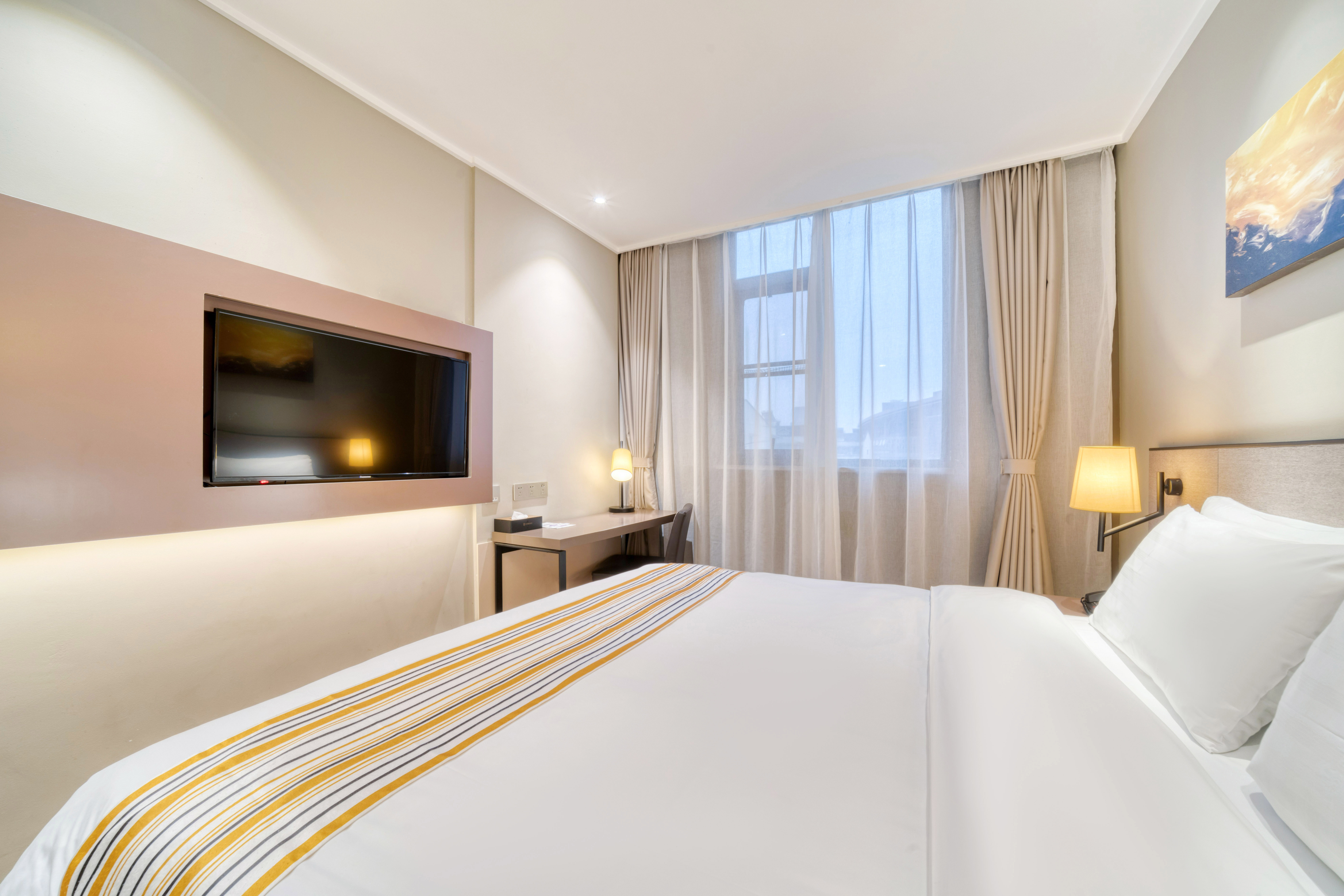 高级大床房（莱芬吹风机）