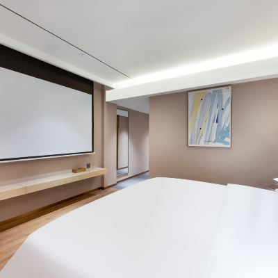 品質舒壓電影房【100寸超大屏+投屏+影視暢享】 潮漫飯店（珠海海濱泳場情侶路店）優惠