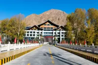 Wu Wei Hot Spring Resort Отели в г. 