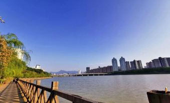 Xiangjiangwan International Hotel (South Gate Ancient City Wall)