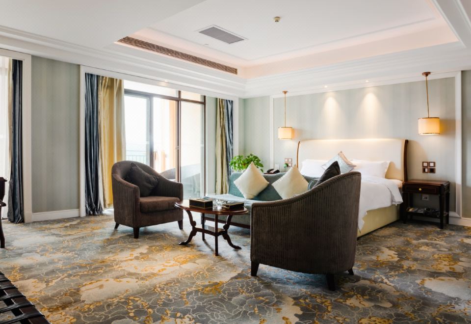 行政豪华大床房（嘉华记忆枕+小冰箱）