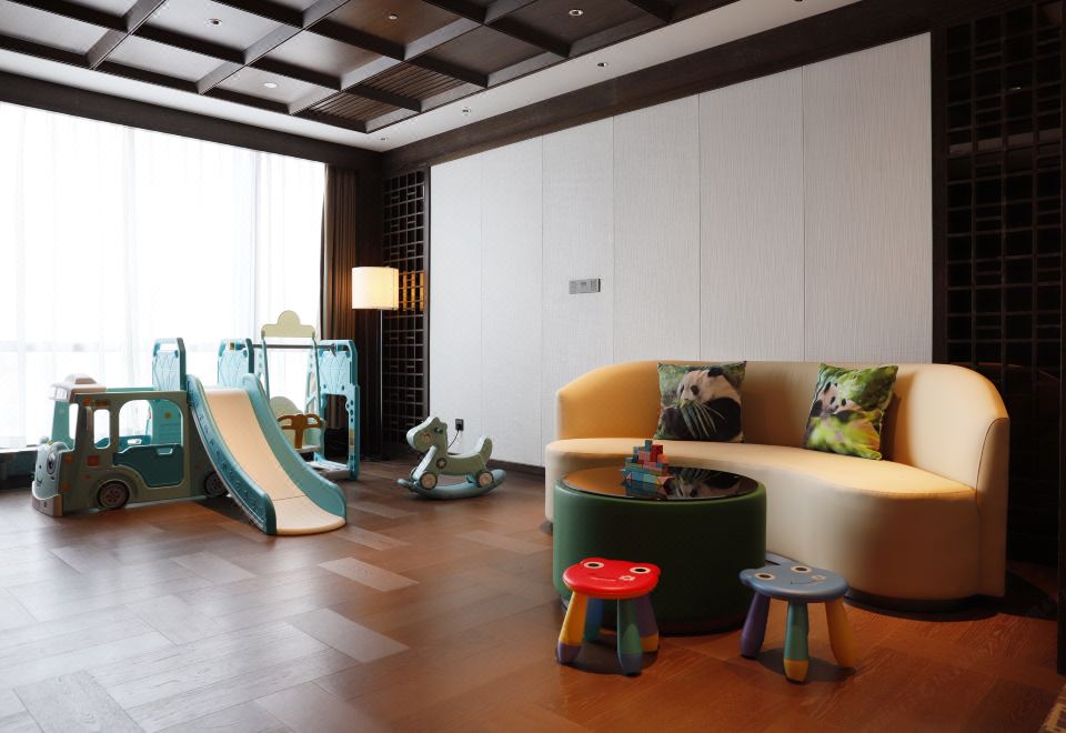 桃源熊貓開間套房（熊貓玩偶+小童滑滑梯+益智玩具）