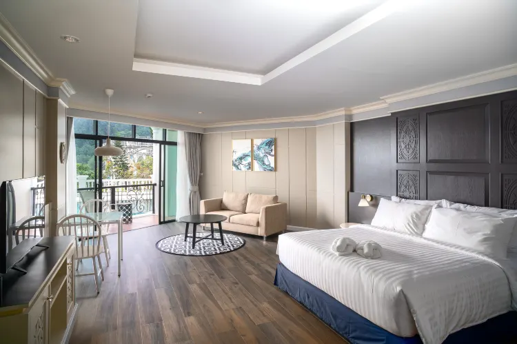 Deluxe Double with Pool Access Non smoking