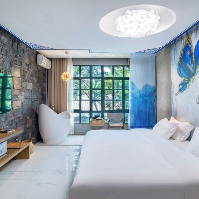 白族丨浴缸精緻景觀陽台大床房 昆明阿迷·藝宿優惠