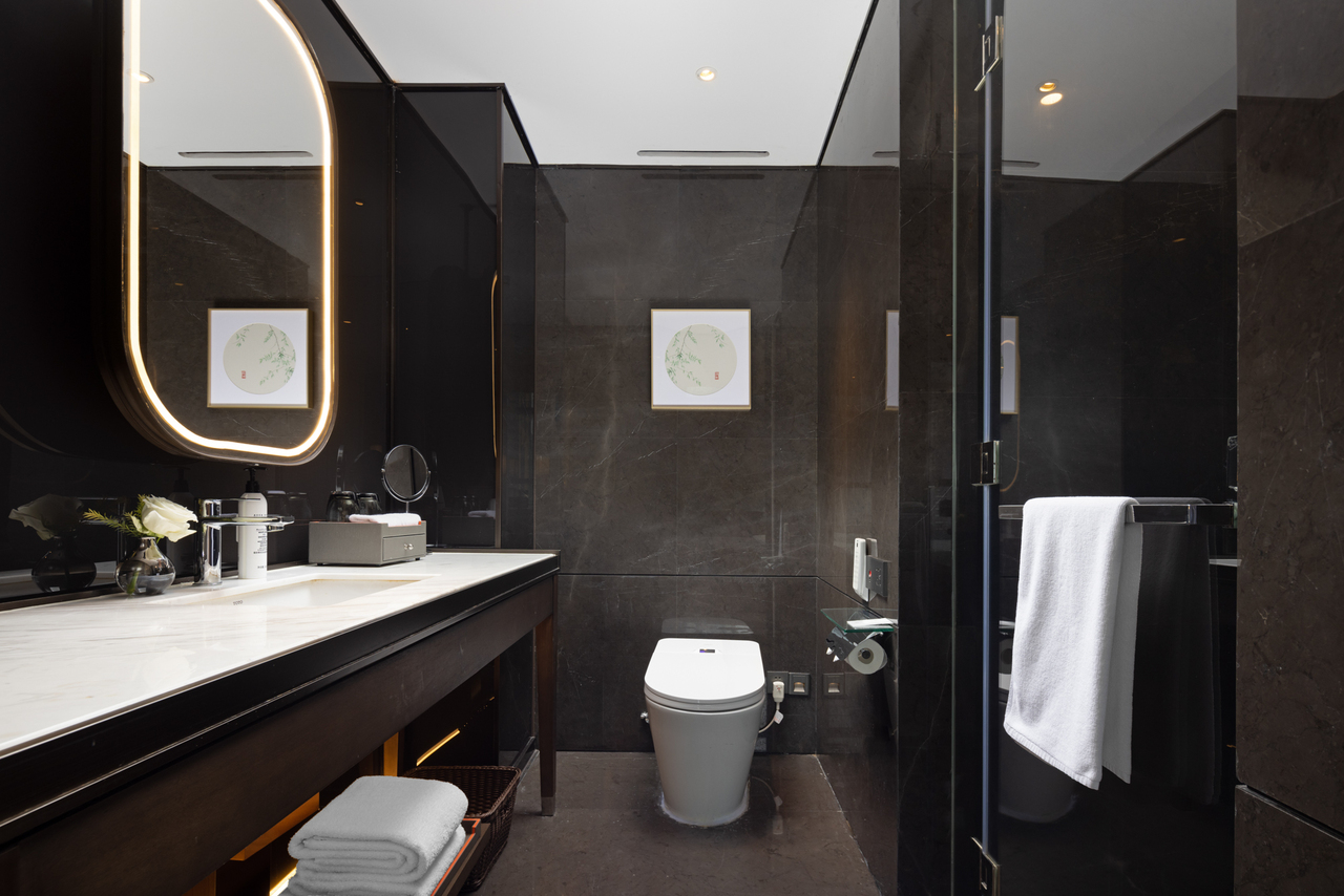 豪华大床房（金可儿床垫+智能马桶+迷你冰箱）