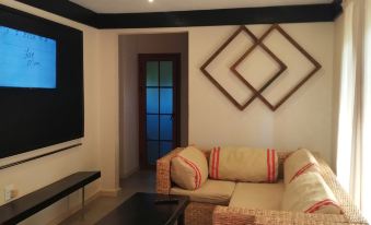 CommonLens Inn - Housity