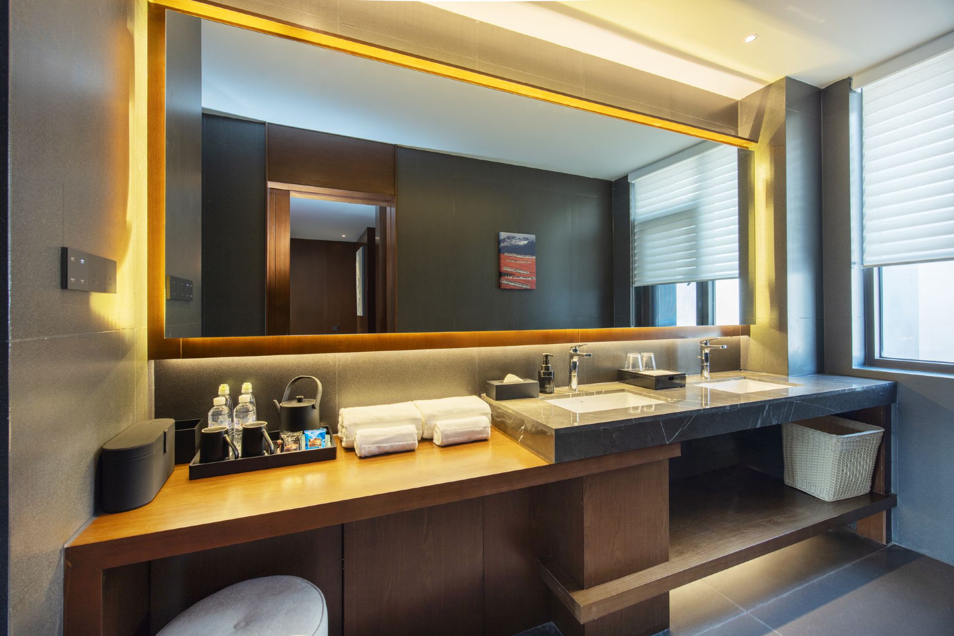 Extreme Horizon Oxygen-Enriched Suite with Mountain View (Heated Flooring + Scenic Balcony + Relaxing Massage Chair)
