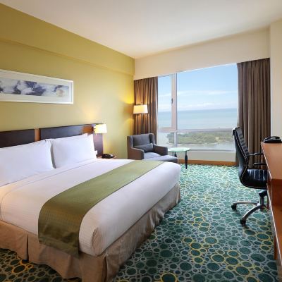 Deluxe King Room with Sea View Kupon Holiday Inn Melaka, an IHG Hotel