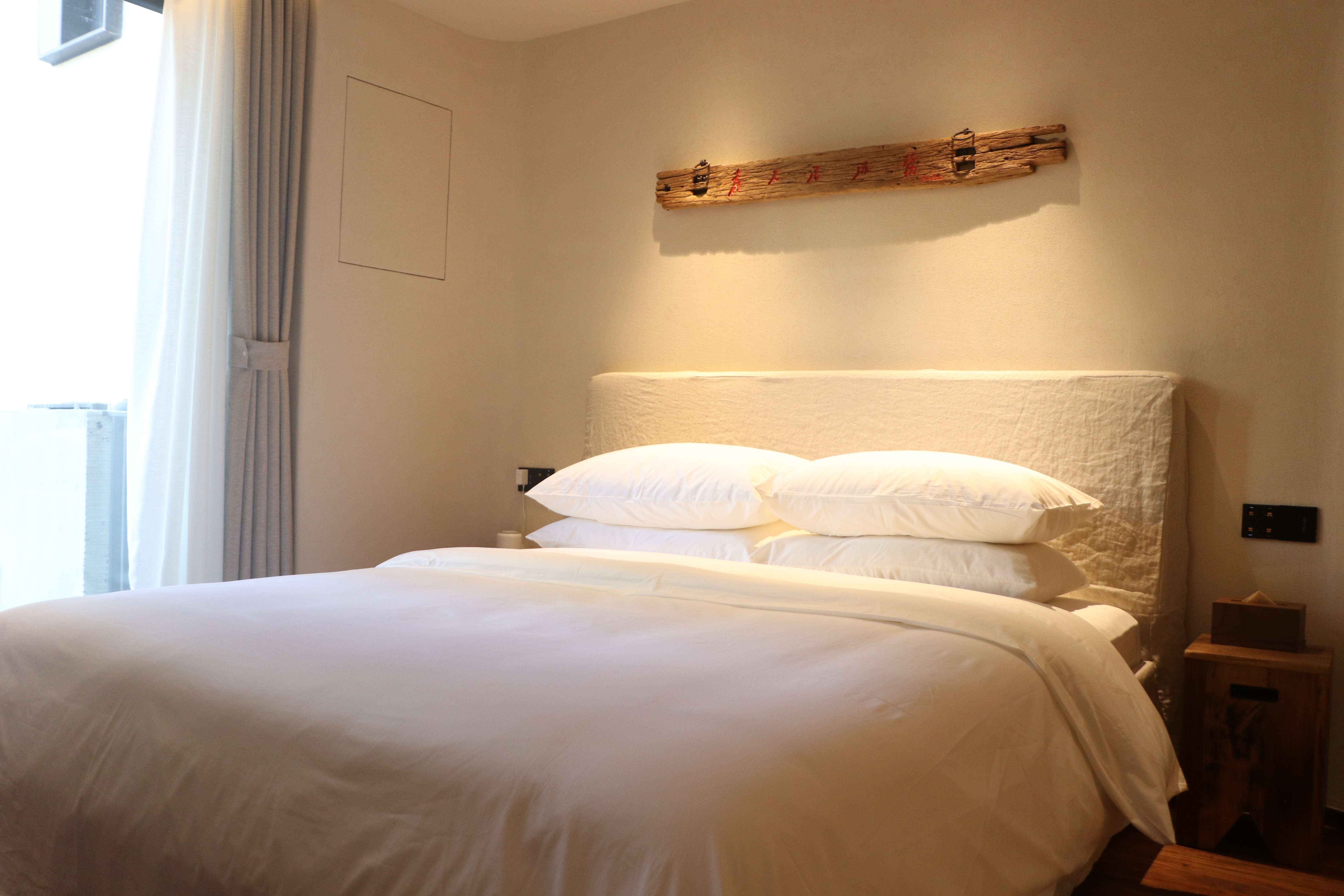 露台投影大床房（100寸高清投影+手机智能客控+迷你冰箱+智能马桶）