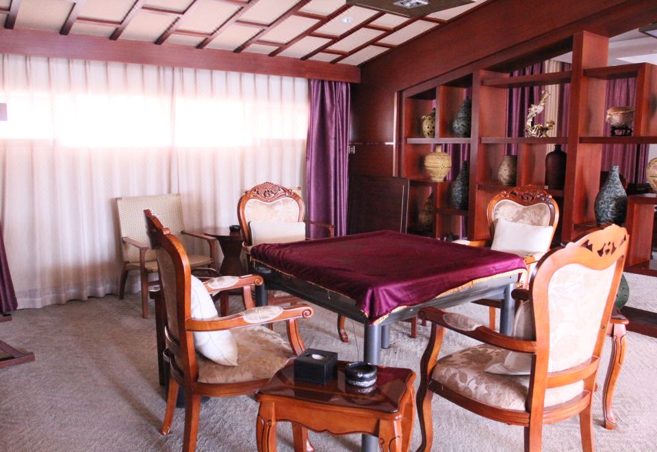 宾雅号超级总统套房（温泉水+棋牌间+KTV+室外露天泡池+大浴缸+湿蒸房）