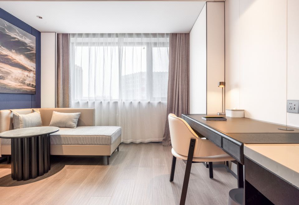 Jimu Double Bed Room (Mini Fridge + Bathrobe + Mobile Screen Casting + Electric Curtains + Smart Toilet)