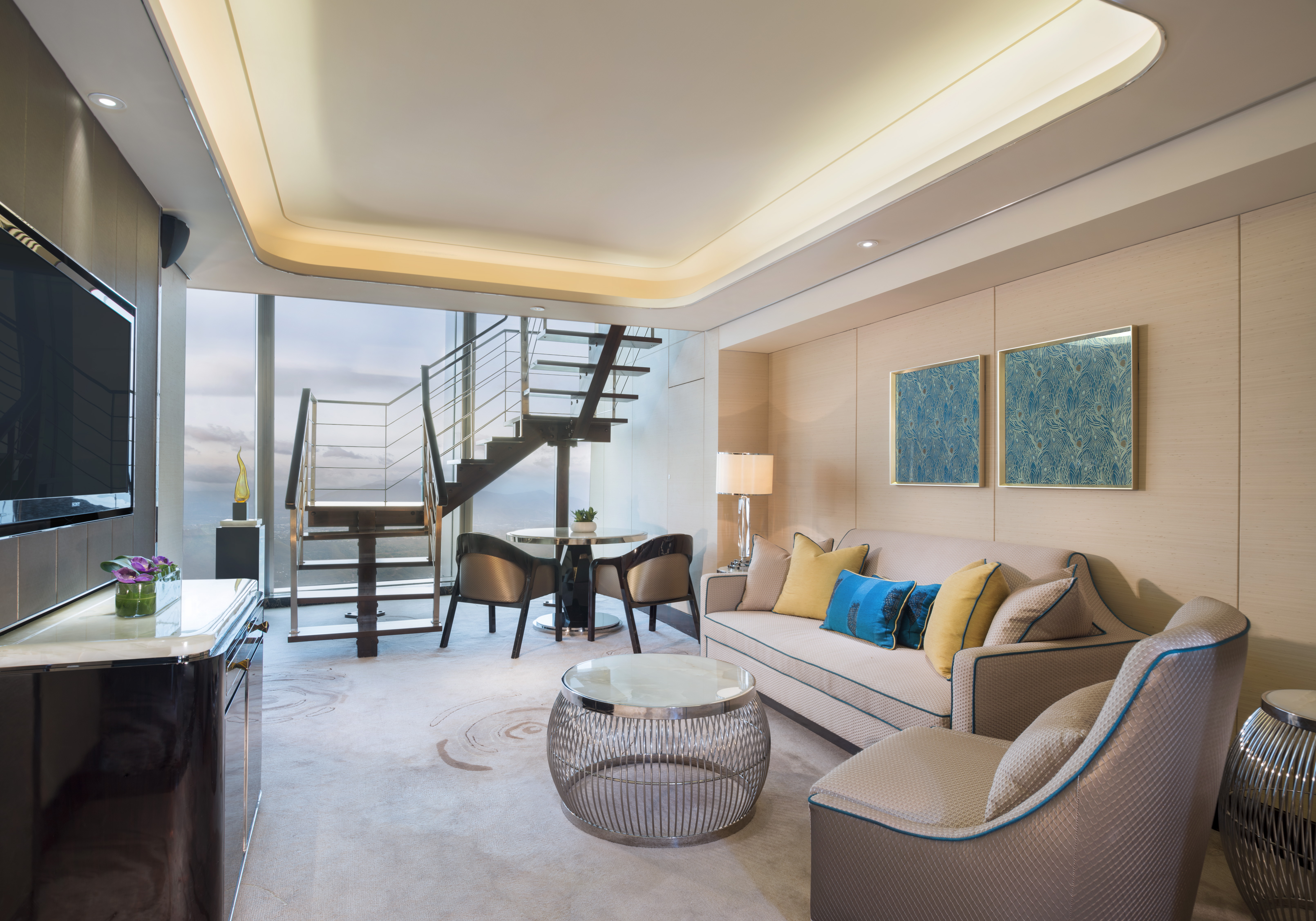 瑞吉套房 ?俯瞰雙臥房外的晨景柔光?