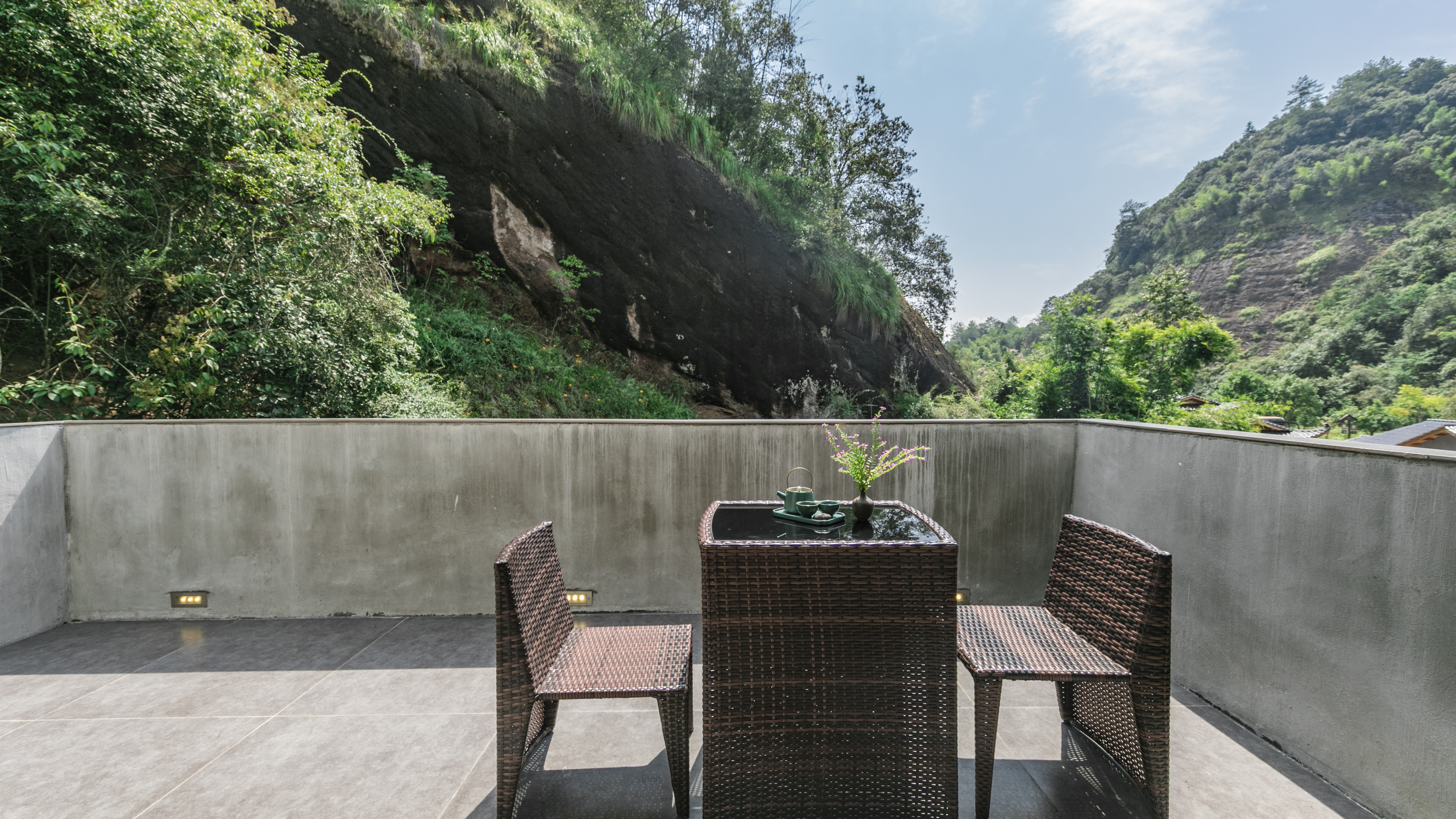 隅居?山风揽境阳台房（新中式茶桌+落地宽幅观景台）