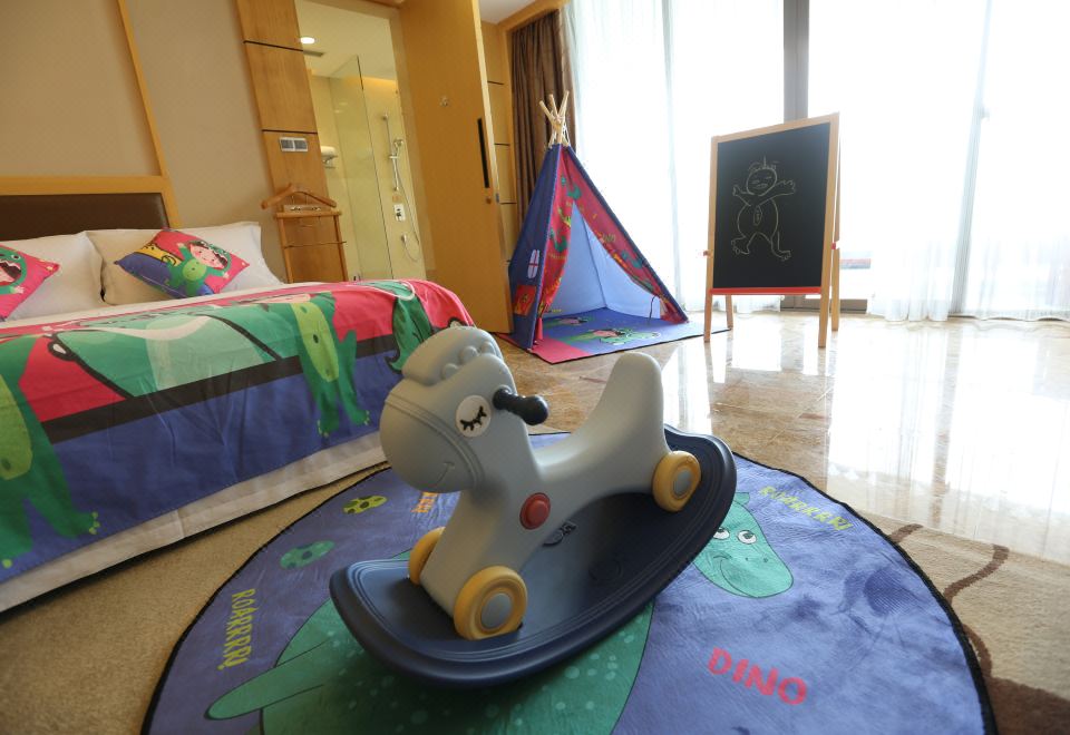 Kingworld Hotel Gui'anMeng Qu Family Room (Balcony Private Pool)