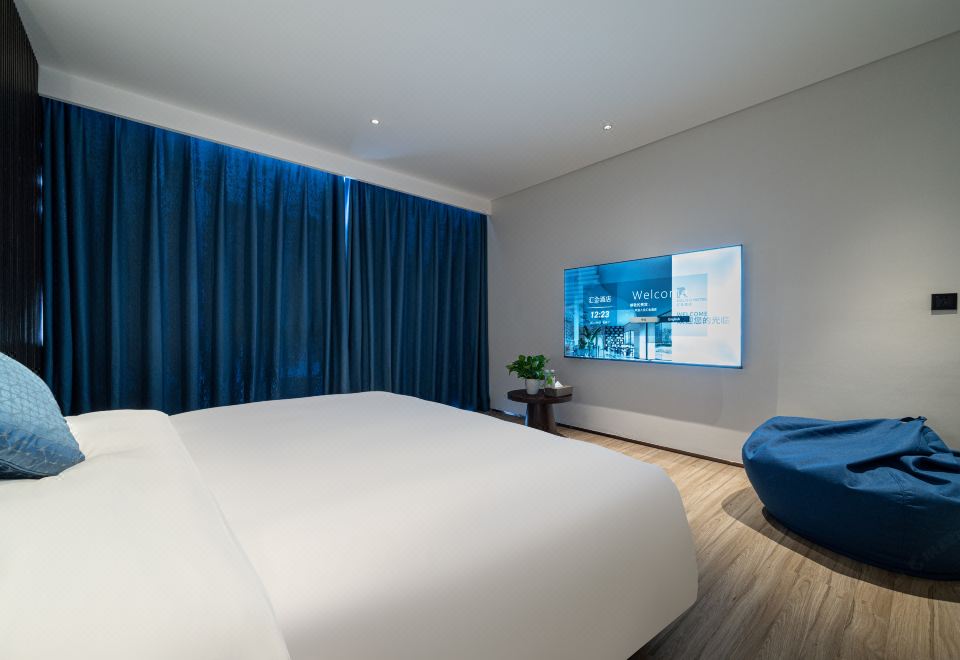 Huixiang Simple Double Bed Room (Brand Mattress + 65 Inch Tv)