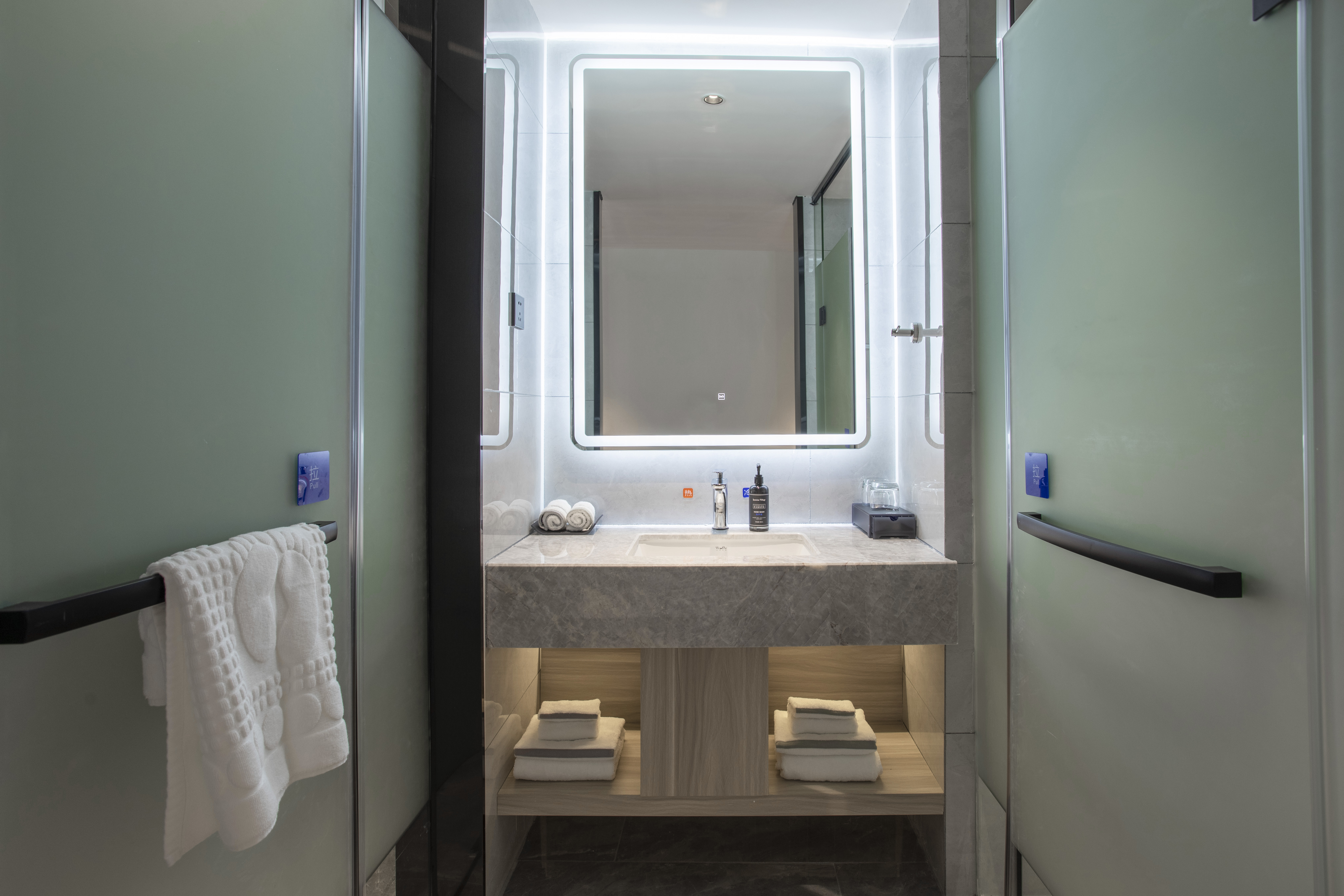 豪华双床房（智能客控-落地窗）