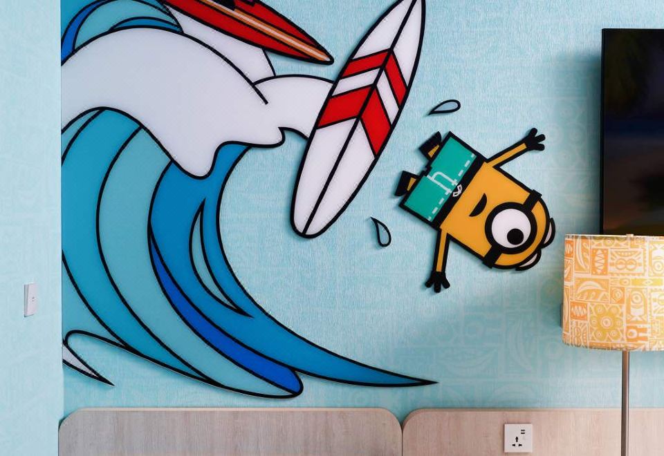 小黄人双大床房