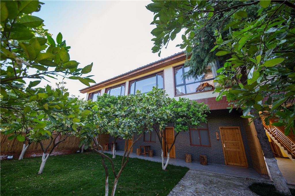 土家滴水床带浴缸、厨房、棋牌豪华大套房