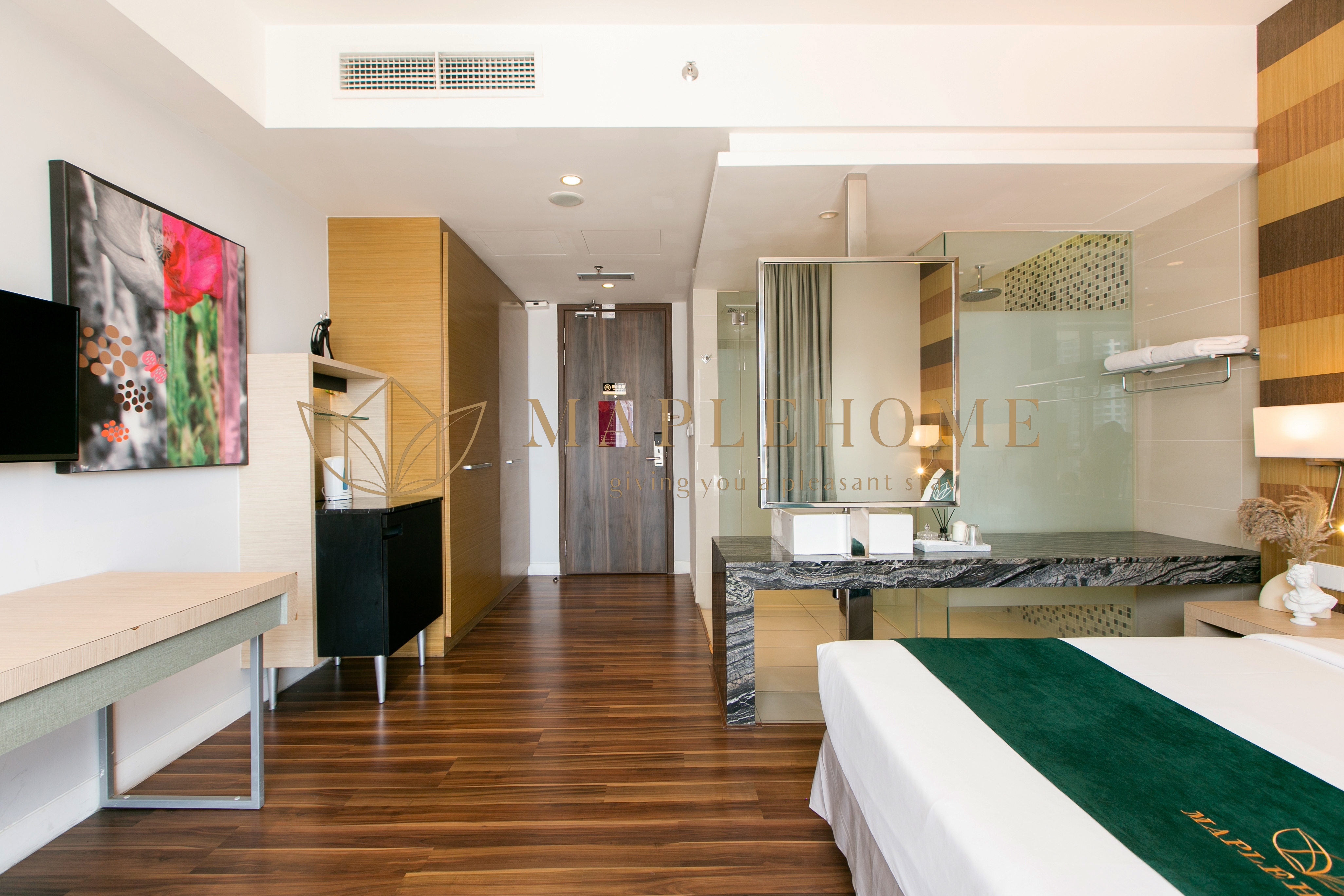 尊貴特大號床套房