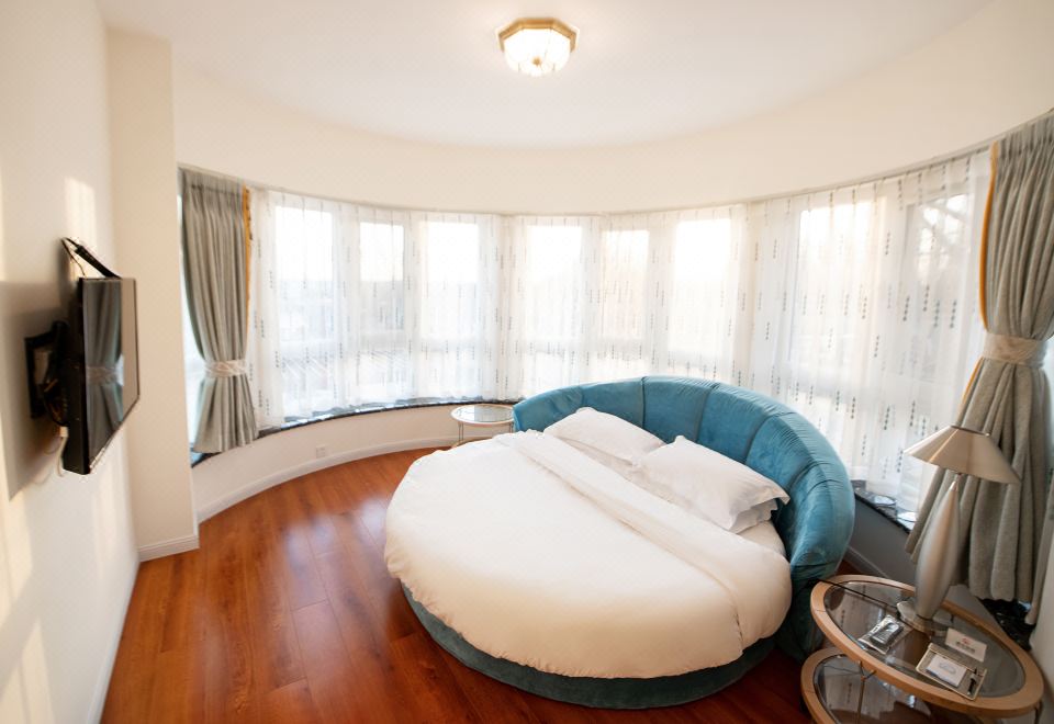 白宫（私人KTV+泳池+独立厨衞+汤泉泡池）