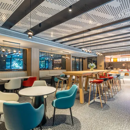 Ibis Hotel (Deqing Geographic Information Town) Отели в г. Дэцин