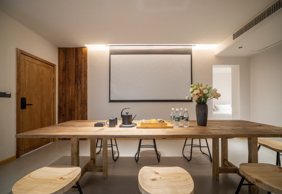 Qingcheng Mountain Qingwu HomestayFeatured Family Suite (Air conditioner, floor heating)